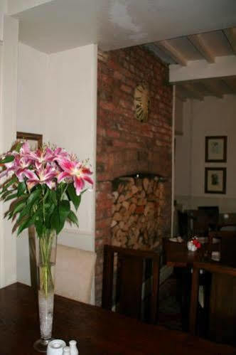 The Cross Keys Hotel Llanymynech Exteriör bild